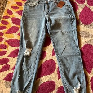 Light wash distressed hem skinny jeans size 20
